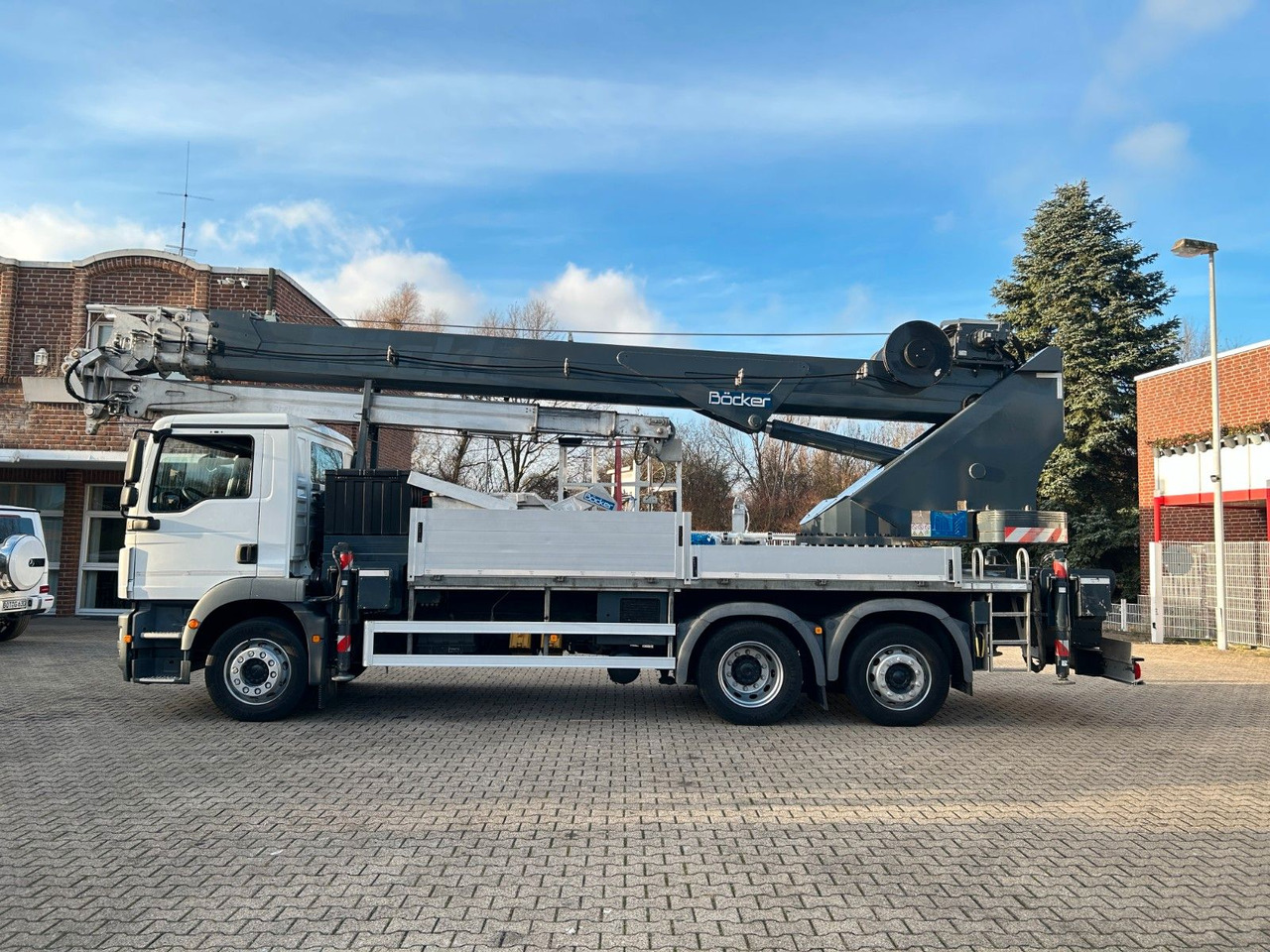 MAN 26.320+Böcker Dachdeckerkran AK46/6000+Seilwinde - Camion cu macara: Foto 3 MAN 26.320+Böcker Dachdeckerkran AK46/6000+Seilwinde - Camion cu macara: Foto 3