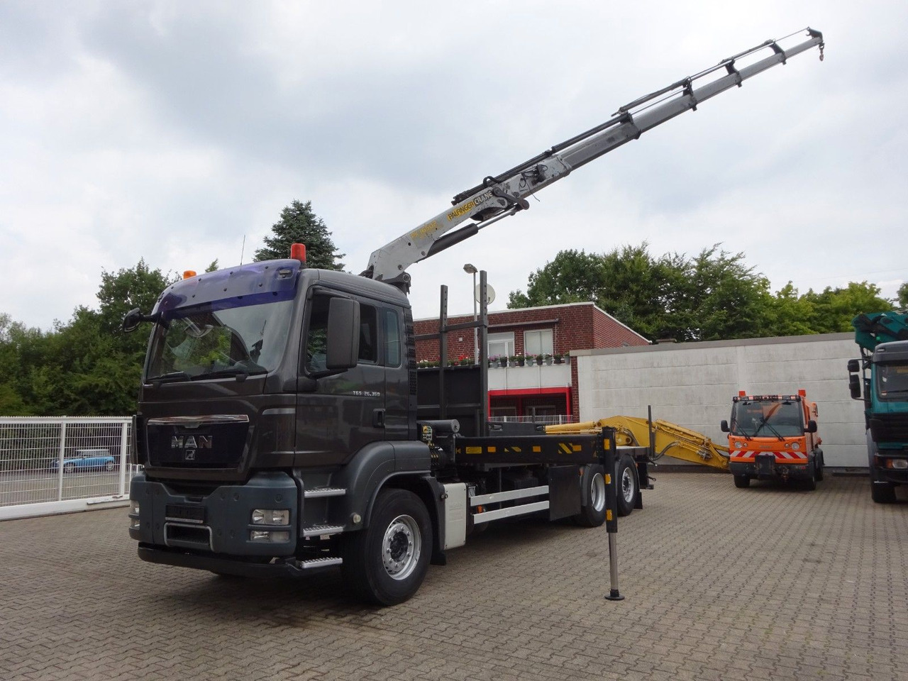 MAN 26.360 TGS Pritsche + PK 16502 Kran 6x2 - Camion cu macara: Foto 4 MAN 26.360 TGS Pritsche + PK 16502 Kran 6x2 - Camion cu macara: Foto 4