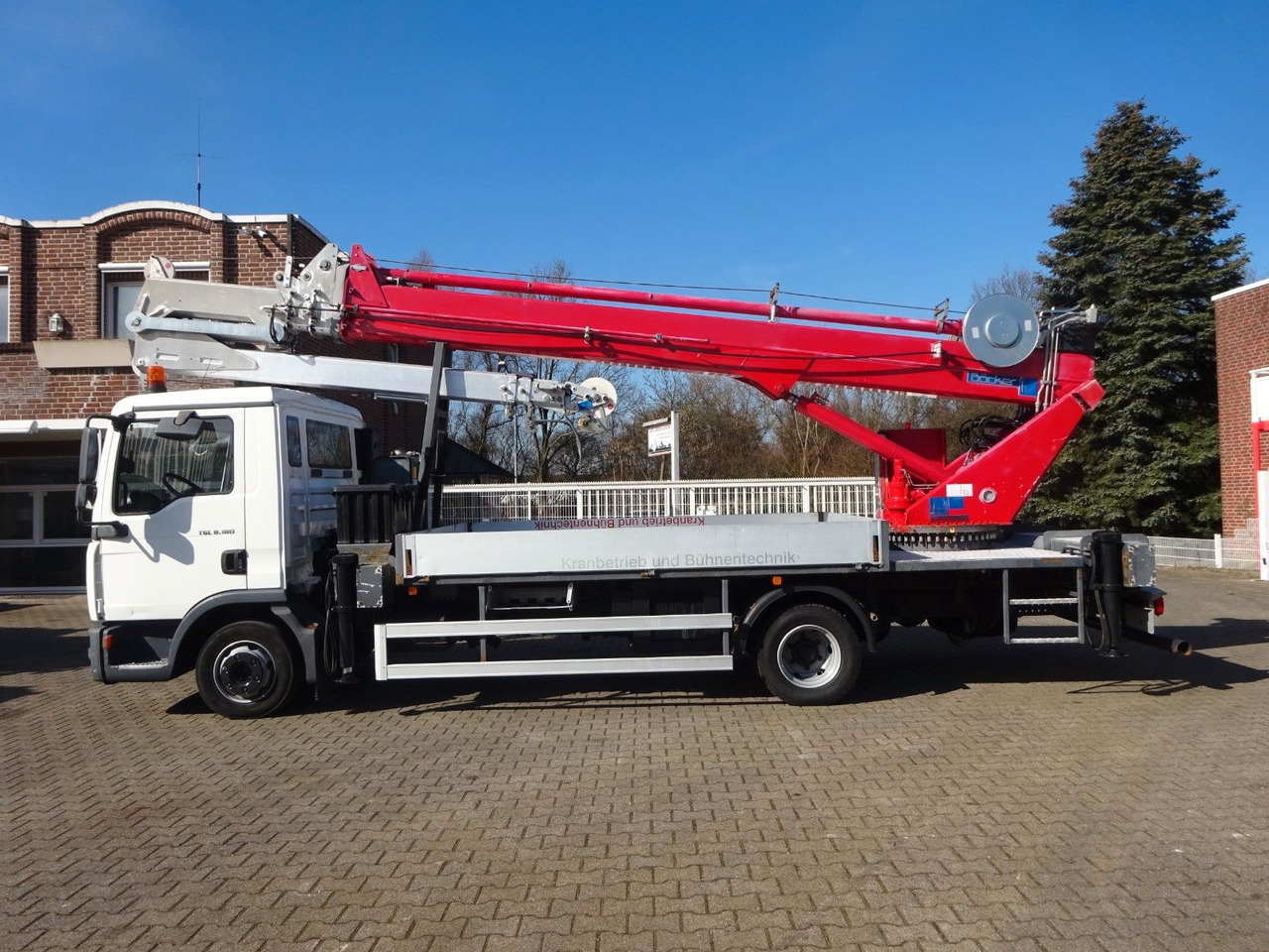 MAN 8.180 TGL + Böcker AK 32 Meter Dachdeckerkran - Camion cu macara: Foto 2 MAN 8.180 TGL + Böcker AK 32 Meter Dachdeckerkran - Camion cu macara: Foto 2