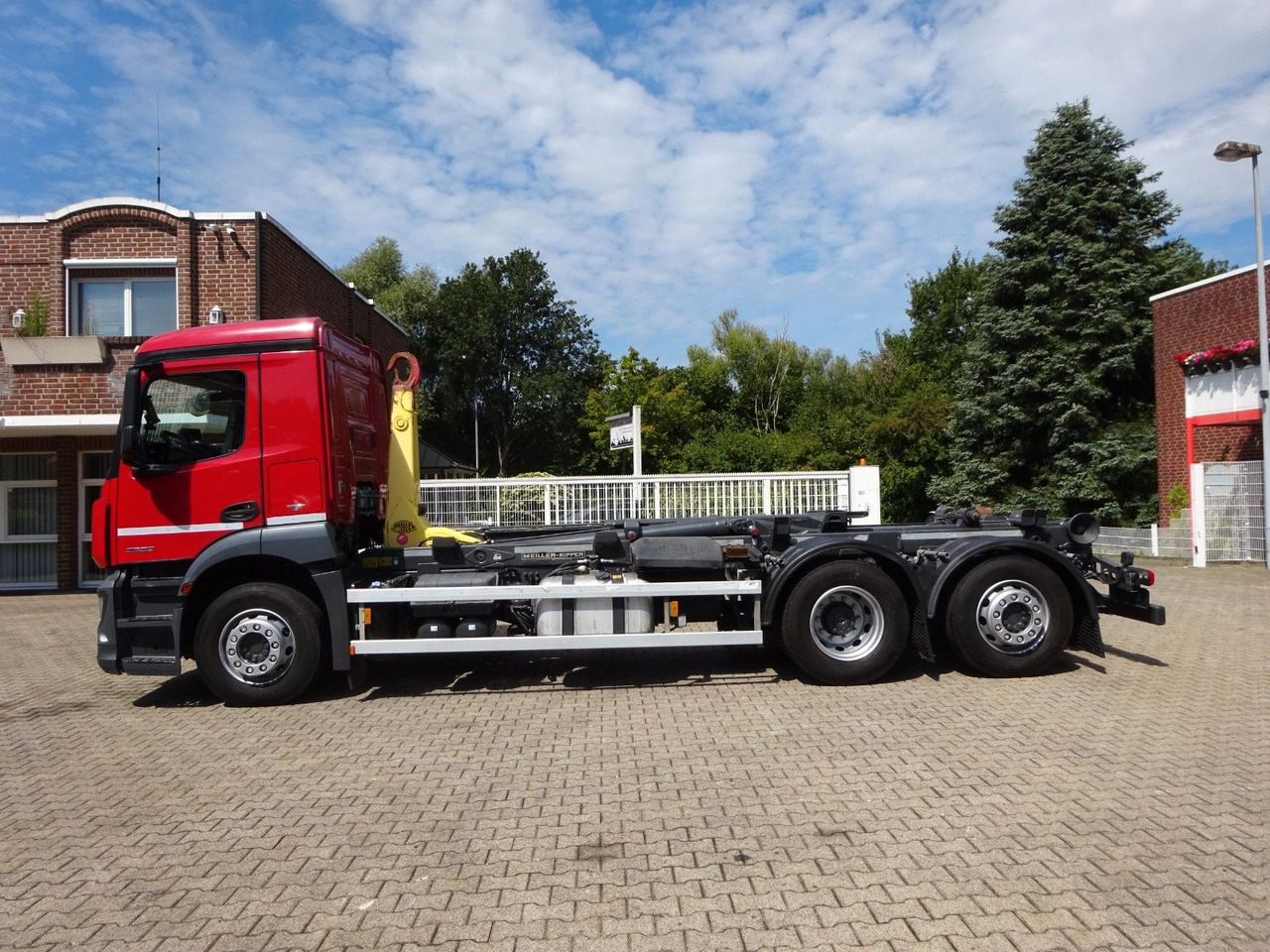 Mercedes-Benz 2532 ANTOS MEILLER Abroller Lift+Lenkachse 6x2 - Camion cu cârlig: Foto 4 Mercedes-Benz 2532 ANTOS MEILLER Abroller Lift+Lenkachse 6x2 - Camion cu cârlig: Foto 4