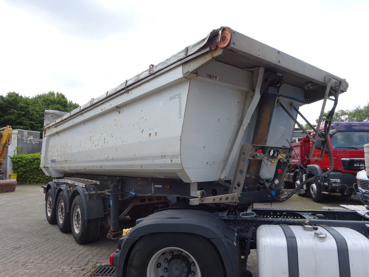 Schmitz Cargobull SGF S3 Kipp Auflieger Mulde mit 3 Achsen - Semiremorcă basculantă: Foto 2 Schmitz Cargobull SGF S3 Kipp Auflieger Mulde mit 3 Achsen - Semiremorcă basculantă: Foto 2