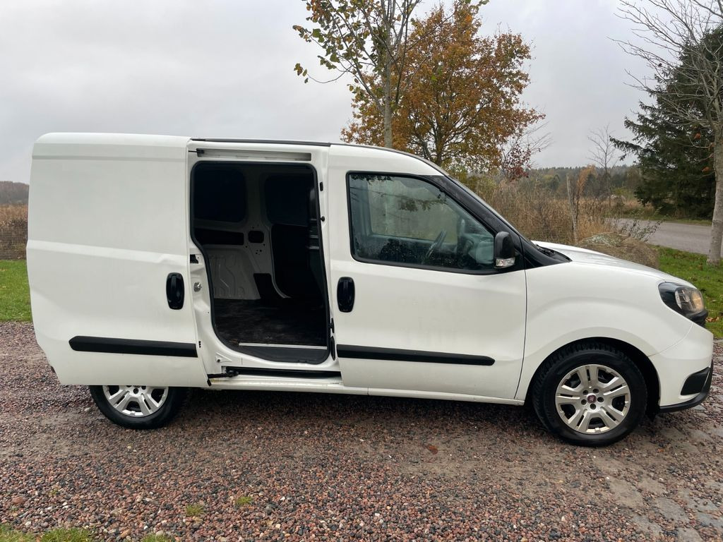 Interior photo 3: Autoutilitară compactă Fiat Doblò Basis Kasten Fiat Doblò Basis Kasten 1,3 JTD Interior photo 3: Autoutilitară compactă Fiat Doblò Basis Kasten Fiat Doblò Basis Kasten 1,3 JTD