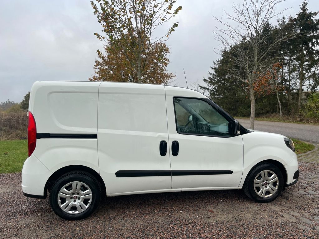 Interior photo 2: Autoutilitară compactă Fiat Doblò Basis Kasten Fiat Doblò Basis Kasten 1,3 JTD Interior photo 2: Autoutilitară compactă Fiat Doblò Basis Kasten Fiat Doblò Basis Kasten 1,3 JTD