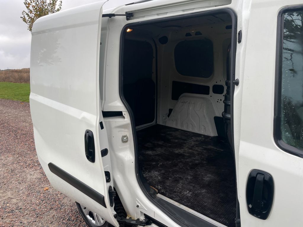 Autoutilitară compactă Fiat Doblò Basis Kasten Fiat Doblò Basis Kasten 1,3 JTD: Foto 13 Autoutilitară compactă Fiat Doblò Basis Kasten Fiat Doblò Basis Kasten 1,3 JTD: Foto 13