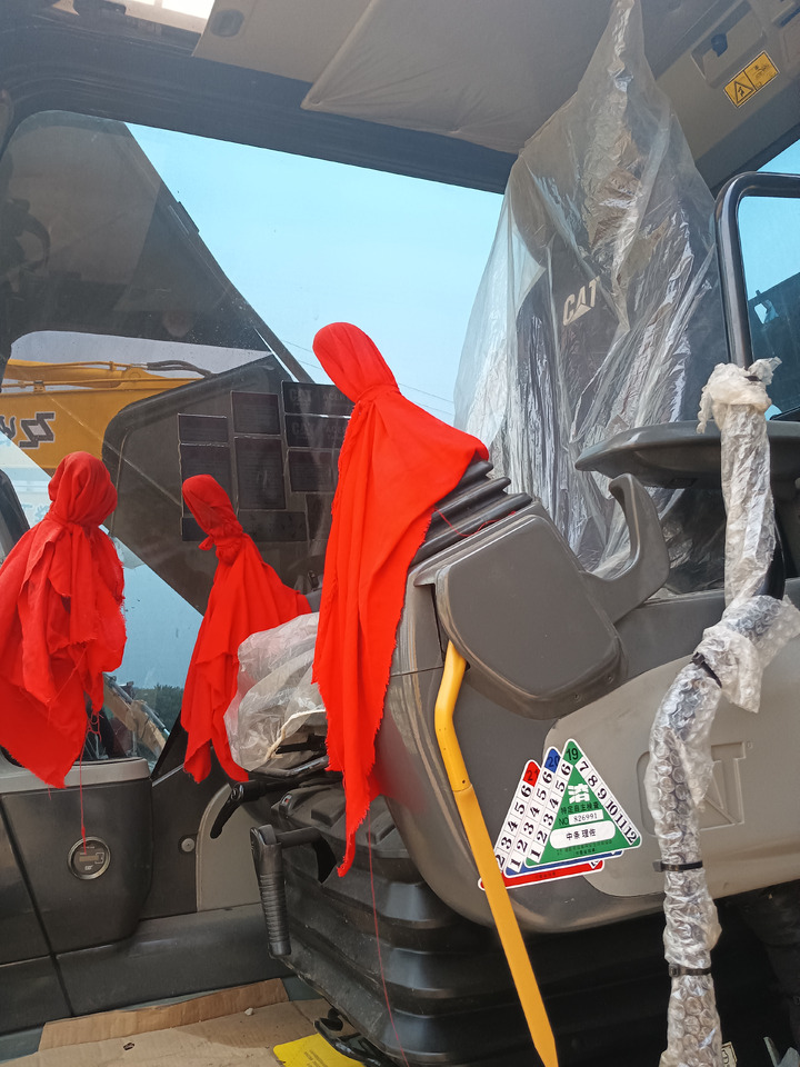 CATERPILLAR 323D2L - Excavator pe şenile: Foto 3 CATERPILLAR 323D2L - Excavator pe şenile: Foto 3