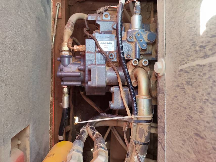 DOOSAN DH220 - Excavator pe şenile: Foto 4 DOOSAN DH220 - Excavator pe şenile: Foto 4