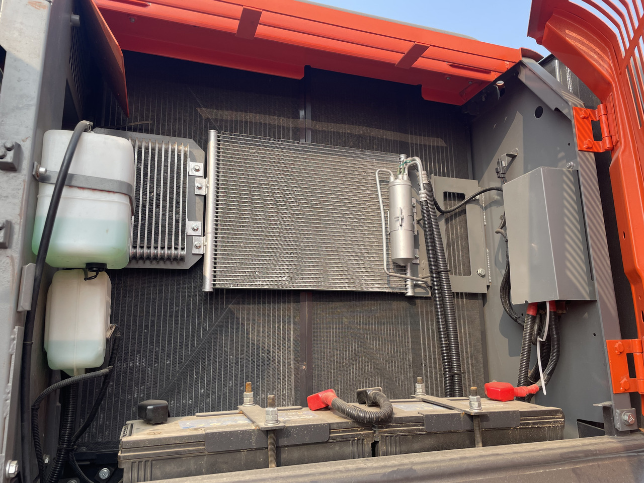 HITACHI ZX240 - Excavator pe şenile: Foto 3 HITACHI ZX240 - Excavator pe şenile: Foto 3