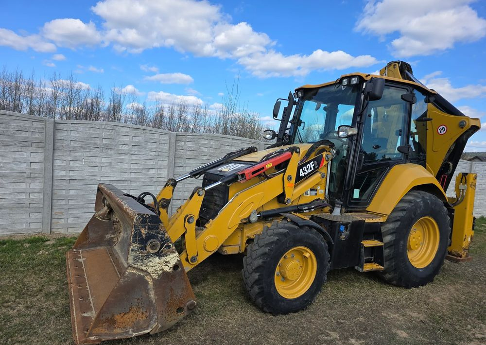 Caterpillar - Buldoexcavator: Foto 1 Caterpillar - Buldoexcavator: Foto 1