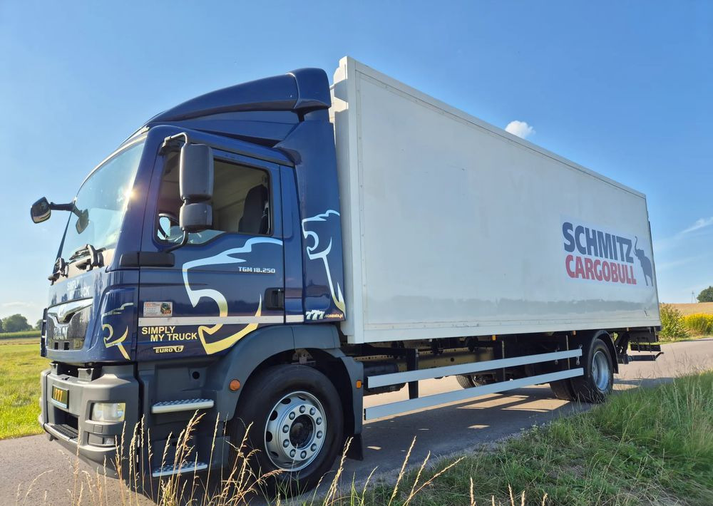MAN TGM 18.250 Carrier 1950 D/E z Holandii / TOP STAN / 7.5m / 18 palet / winda + drzwi boczne / OKAZJA - Camion frigider: Foto 3 MAN TGM 18.250 Carrier 1950 D/E z Holandii / TOP STAN / 7.5m / 18 palet / winda + drzwi boczne / OKAZJA - Camion frigider: Foto 3