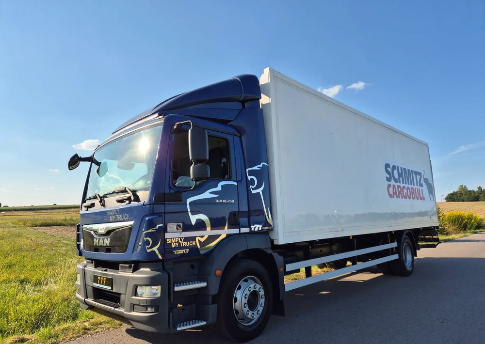 MAN TGM 18.250 Carrier 1950 D/E z Holandii / TOP STAN / 7.5m / 18 palet / winda + drzwi boczne / OKAZJA - Camion frigider: Foto 5 MAN TGM 18.250 Carrier 1950 D/E z Holandii / TOP STAN / 7.5m / 18 palet / winda + drzwi boczne / OKAZJA - Camion frigider: Foto 5