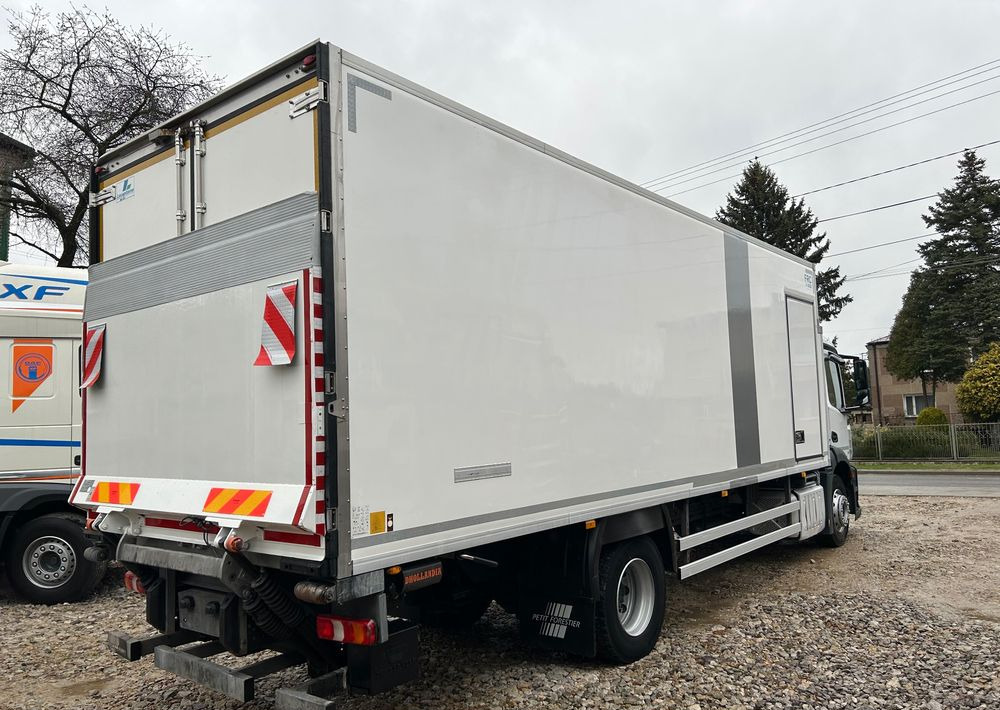 Mercedes-Benz Antos 1824 CARRIER SUPRA 1150 DRZWI + winda i drzwi boczne / 7.7m / z Holandii / KLIMA LEKKI / Axor man Tgm T1000-R THERMO King - Camion frigider: Foto 4 Mercedes-Benz Antos 1824 CARRIER SUPRA 1150 DRZWI + winda i drzwi boczne / 7.7m / z Holandii / KLIMA LEKKI / Axor man Tgm T1000-R THERMO King - Camion frigider: Foto 4