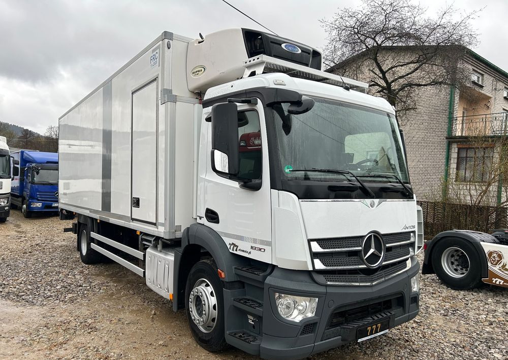 Mercedes-Benz Antos 1824 CARRIER SUPRA 1150 DRZWI + winda i drzwi boczne / 7.7m / z Holandii / KLIMA LEKKI / Axor man Tgm T1000-R THERMO King - Camion frigider: Foto 1 Mercedes-Benz Antos 1824 CARRIER SUPRA 1150 DRZWI + winda i drzwi boczne / 7.7m / z Holandii / KLIMA LEKKI / Axor man Tgm T1000-R THERMO King - Camion frigider: Foto 1