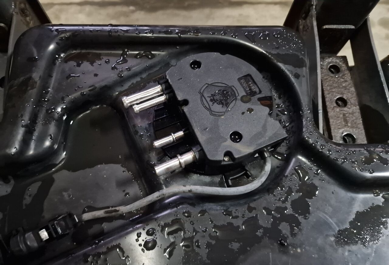 Scania Zbiornik kompletny Smok Ssak AdBlue R Euro6 2173142 2140808 Scania Zbiornik kompletny Smok Ssak AdBlue Scania R Euro6 2173142 2140808 truck - Rezervor pentru AdBlue pentru Camion: Foto 1 Scania Zbiornik kompletny Smok Ssak AdBlue R Euro6 2173142 2140808 Scania Zbiornik kompletny Smok Ssak AdBlue Scania R Euro6 2173142 2140808 truck - Rezervor pentru AdBlue pentru Camion: Foto 1