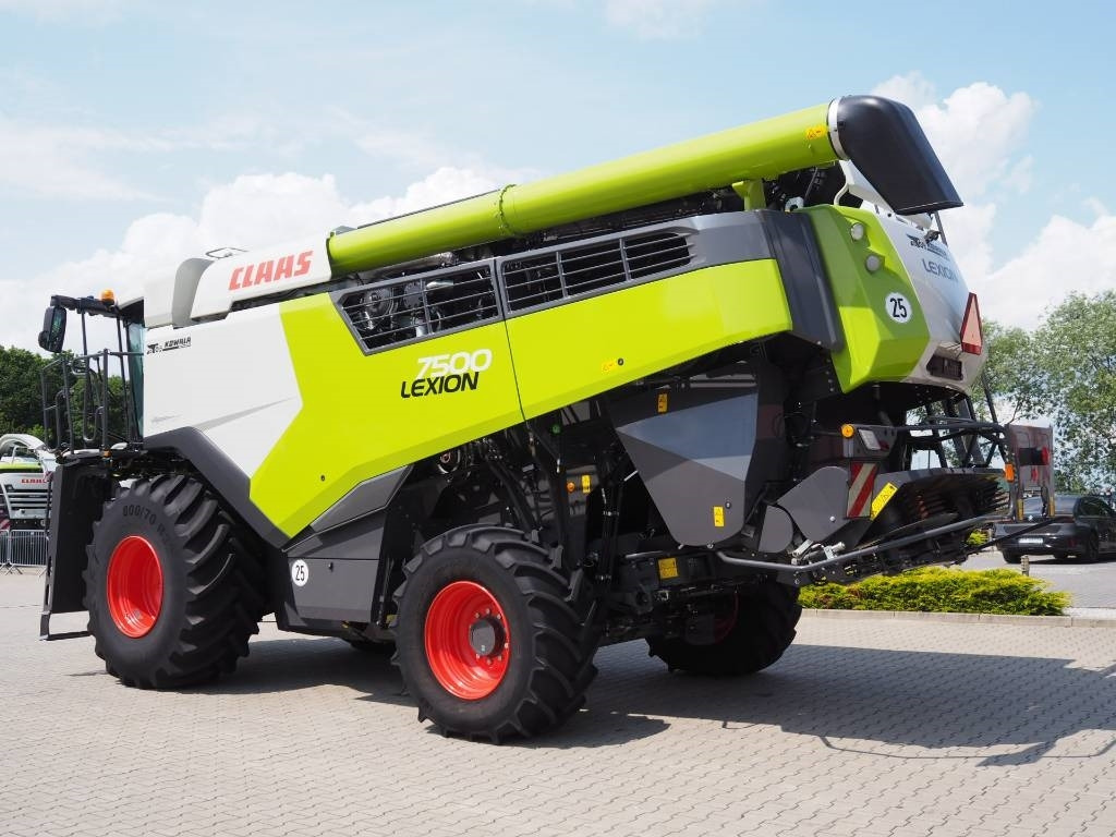 Claas Lexion 7500 + V930 - Combină de recoltat cereale: Foto 2 Claas Lexion 7500 + V930 - Combină de recoltat cereale: Foto 2