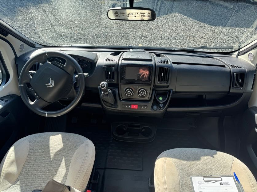 CARADO T447 PRO+ , camera, radio, awning, bike holder, LPG, ALU - Autorulotă semi-integrată: Foto 5 CARADO T447 PRO+ , camera, radio, awning, bike holder, LPG, ALU - Autorulotă semi-integrată: Foto 5