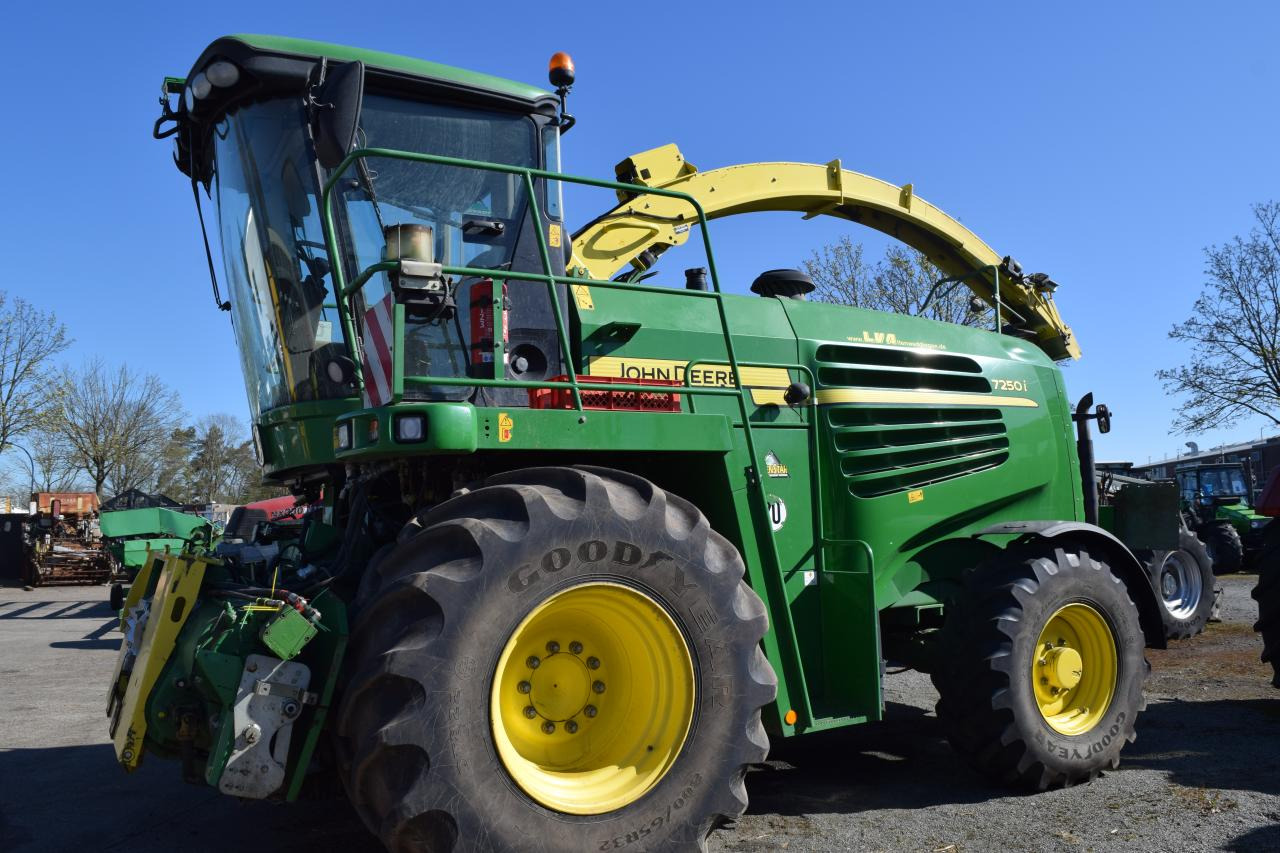 John Deere 7250 i - Combină de Recoltat Furaj: Foto 1 John Deere 7250 i - Combină de Recoltat Furaj: Foto 1