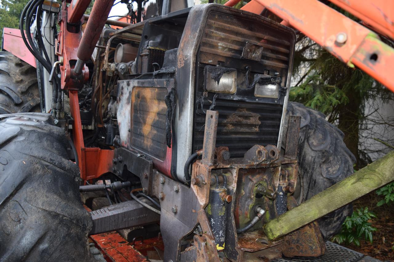 Massey Ferguson MF 390 T *Brandschaden* în leasing Massey Ferguson MF 390 T *Brandschaden*: Foto 9 Massey Ferguson MF 390 T *Brandschaden* în leasing Massey Ferguson MF 390 T *Brandschaden*: Foto 9