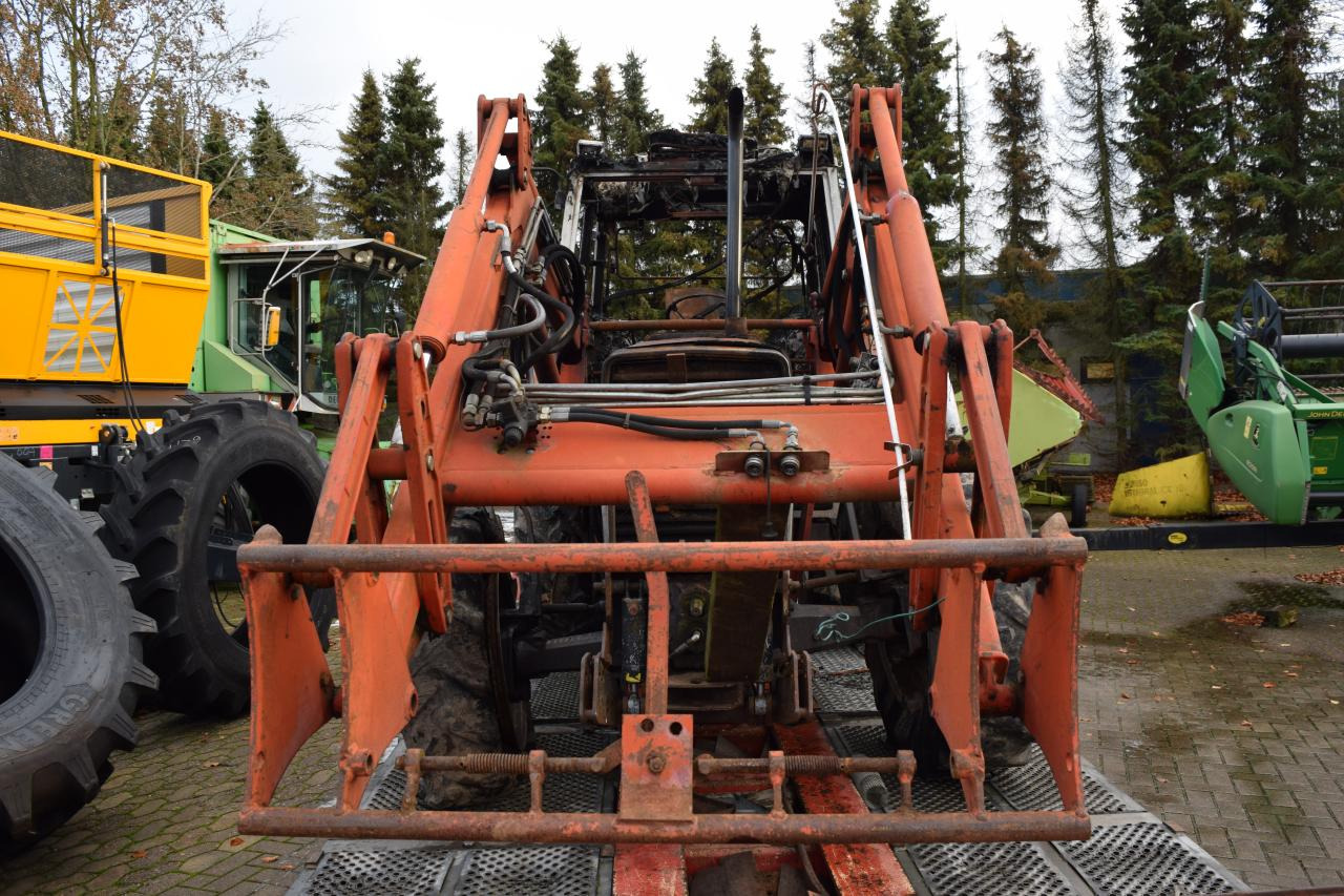 Massey Ferguson MF 390 T *Brandschaden* - Tractor agricol: Foto 3 Massey Ferguson MF 390 T *Brandschaden* - Tractor agricol: Foto 3