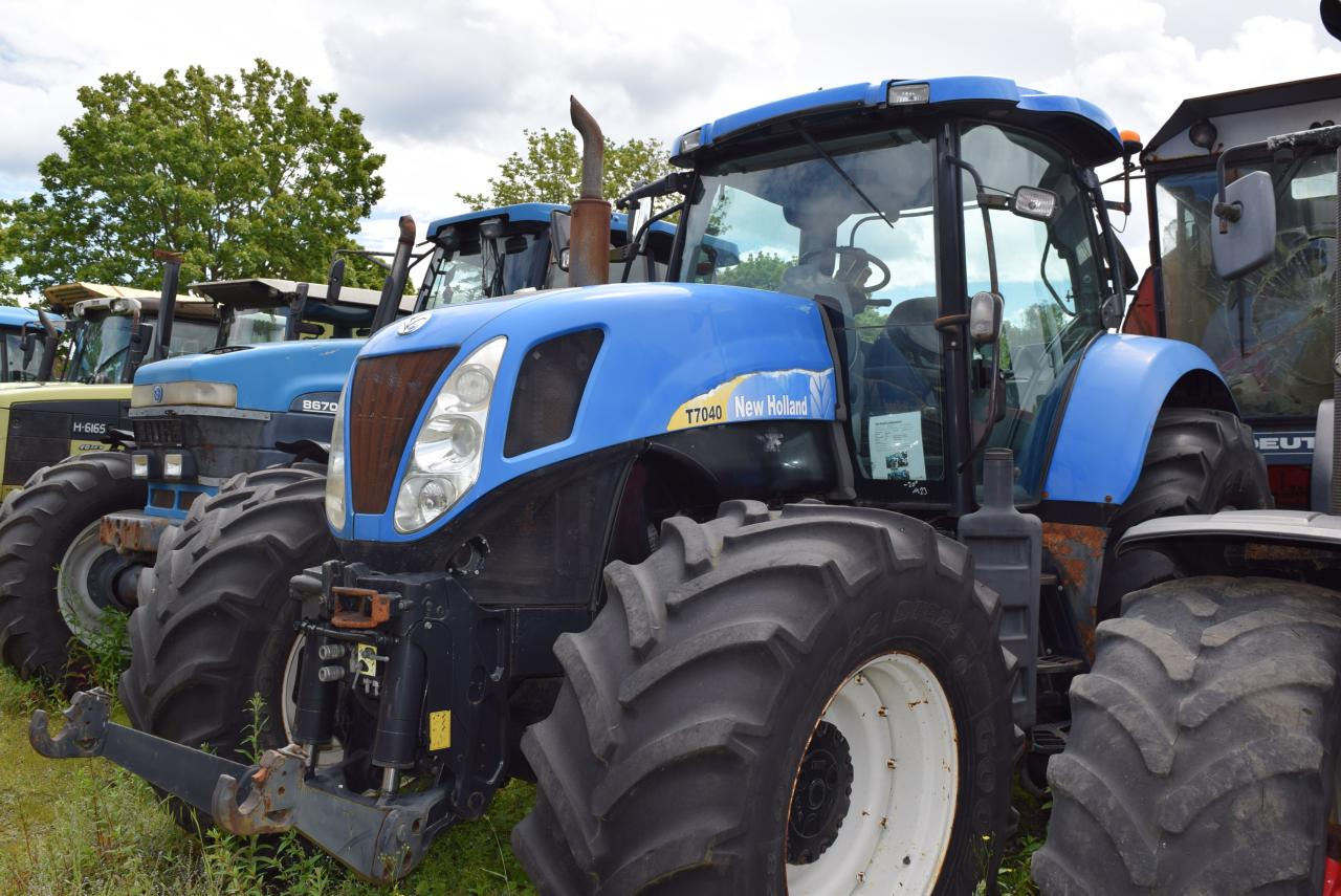New Holland T 7040 - Tractor agricol: Foto 1 New Holland T 7040 - Tractor agricol: Foto 1