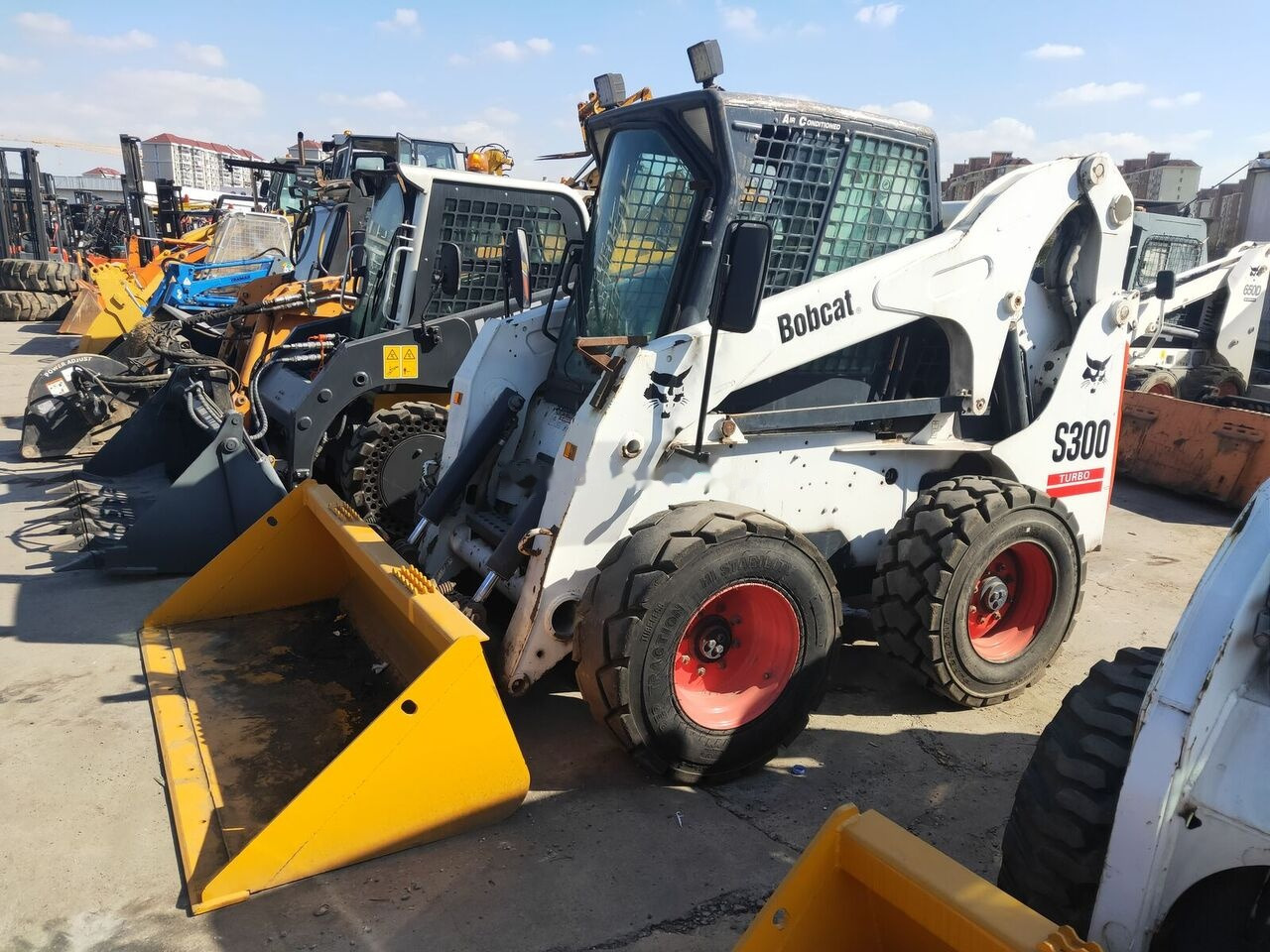 Bobcat S300 - Mini încărcător: Foto 1 Bobcat S300 - Mini încărcător: Foto 1