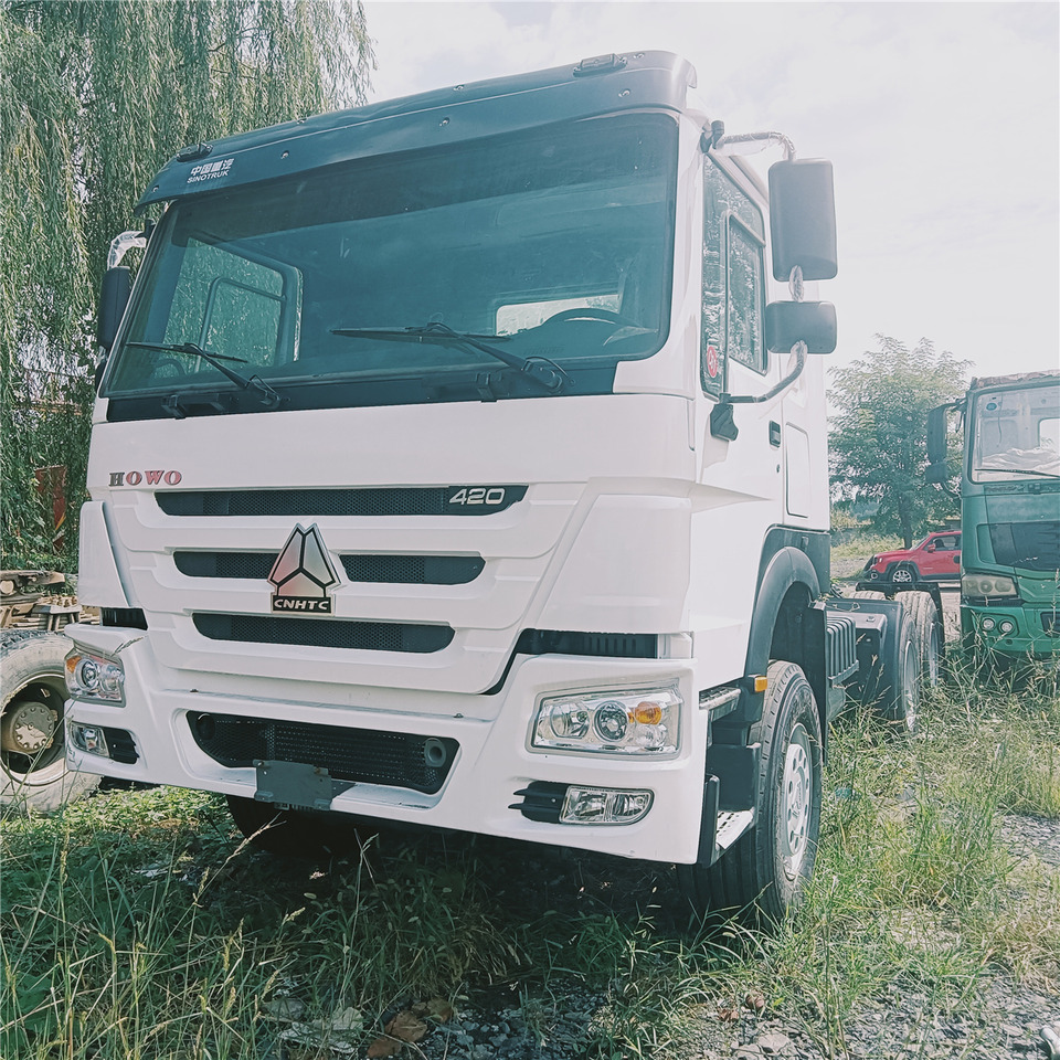 SINOTRUK HOWO trailer head - Cap tractor: Foto 1 SINOTRUK HOWO trailer head - Cap tractor: Foto 1