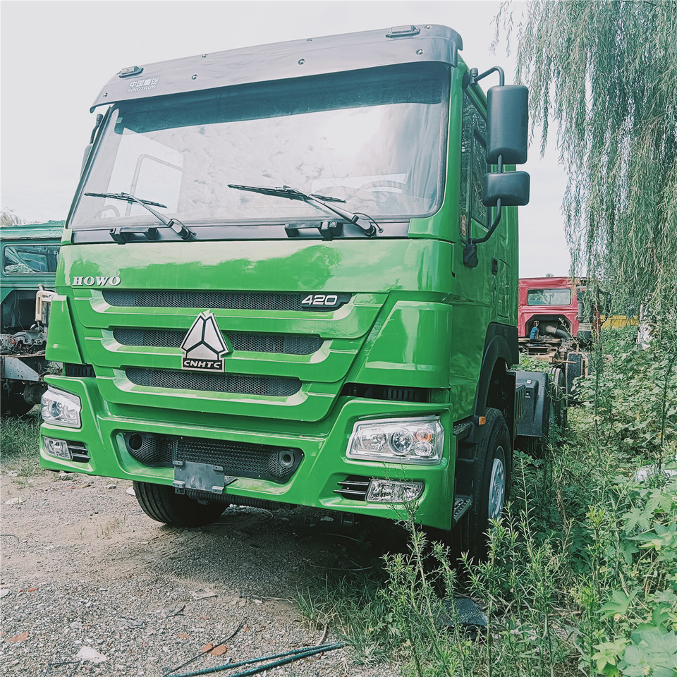 SINOTRUK HOWO tralier head - Cap tractor: Foto 1 SINOTRUK HOWO tralier head - Cap tractor: Foto 1