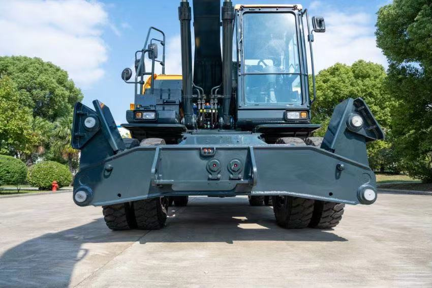 HYUNDAI HW210 - Excavator pe roţi: Foto 4 HYUNDAI HW210 - Excavator pe roţi: Foto 4