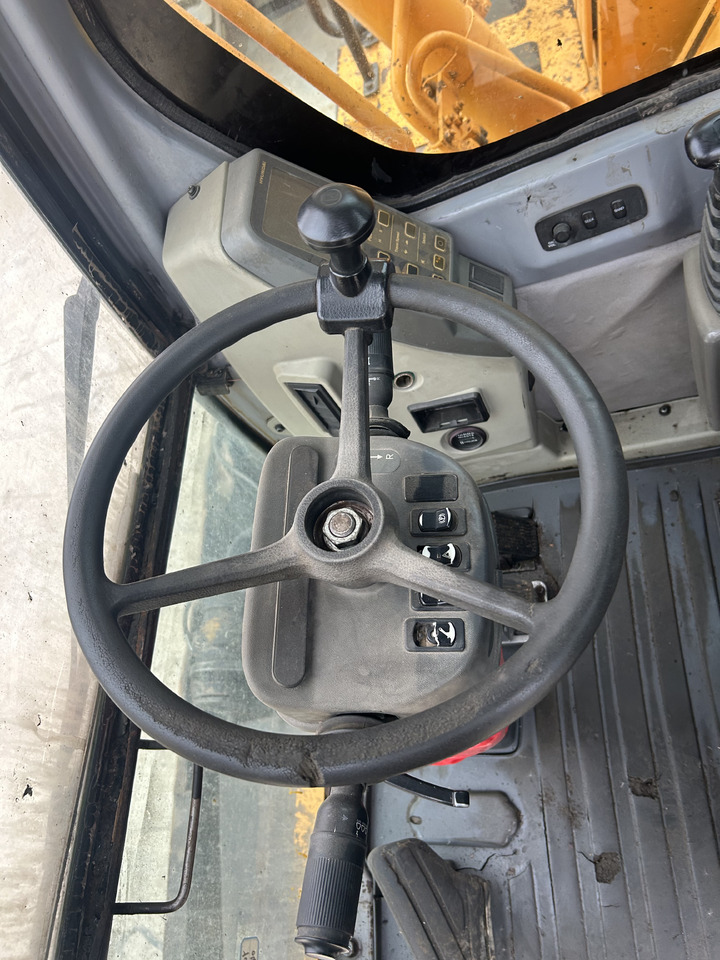 HYUNDAI R210W-7 - Excavator pe roţi: Foto 4 HYUNDAI R210W-7 - Excavator pe roţi: Foto 4