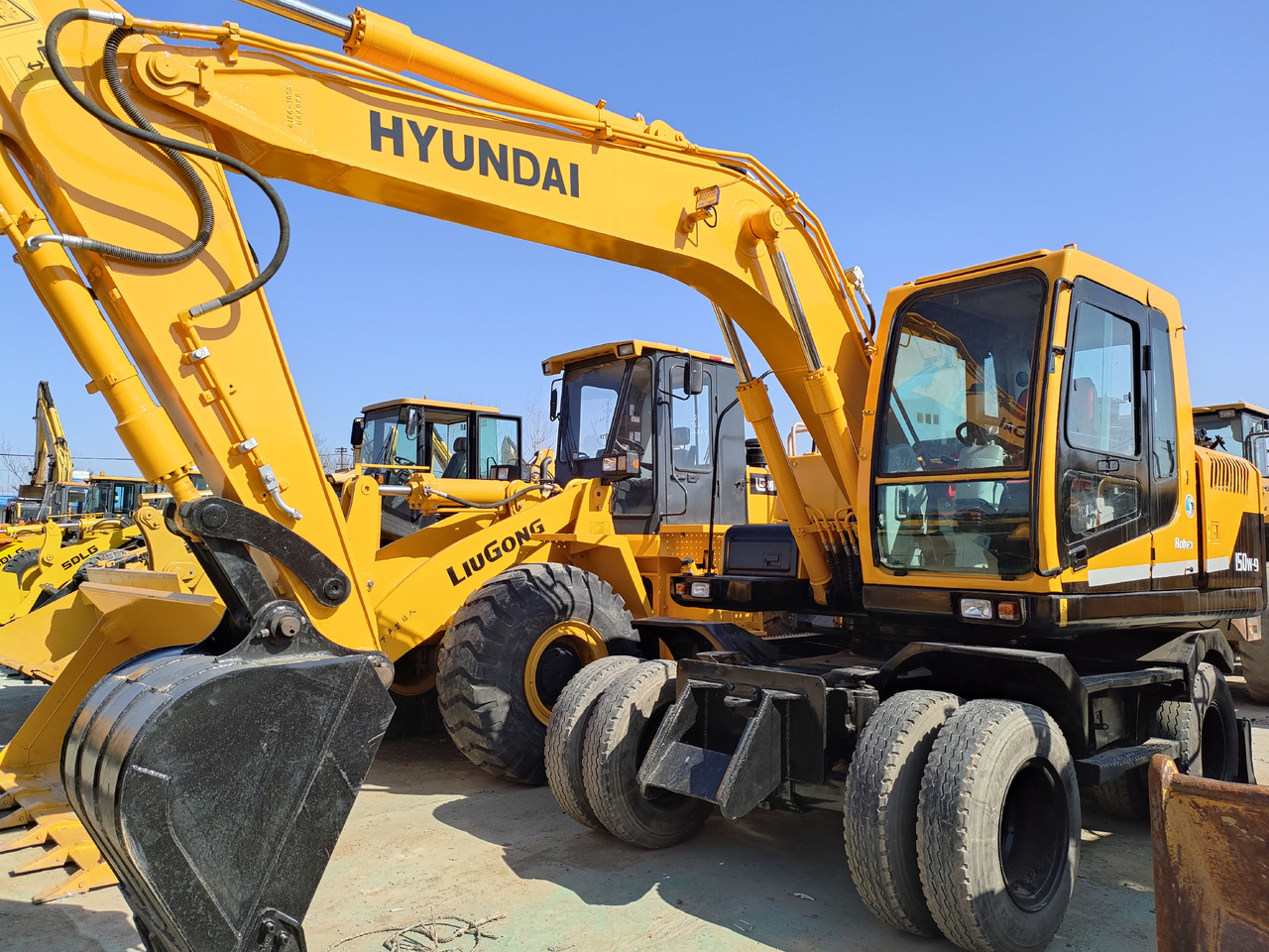 Hyundai R150W-9 - Excavator pe roţi: Foto 1 Hyundai R150W-9 - Excavator pe roţi: Foto 1