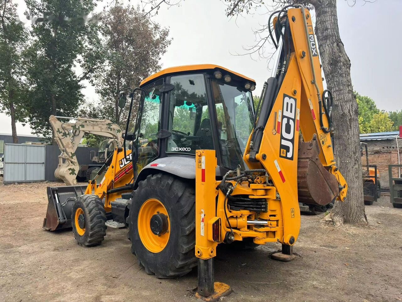 JCB 3CX Telescopic Arm Plus Four in One Bucket - Buldoexcavator: Foto 1 JCB 3CX Telescopic Arm Plus Four in One Bucket - Buldoexcavator: Foto 1
