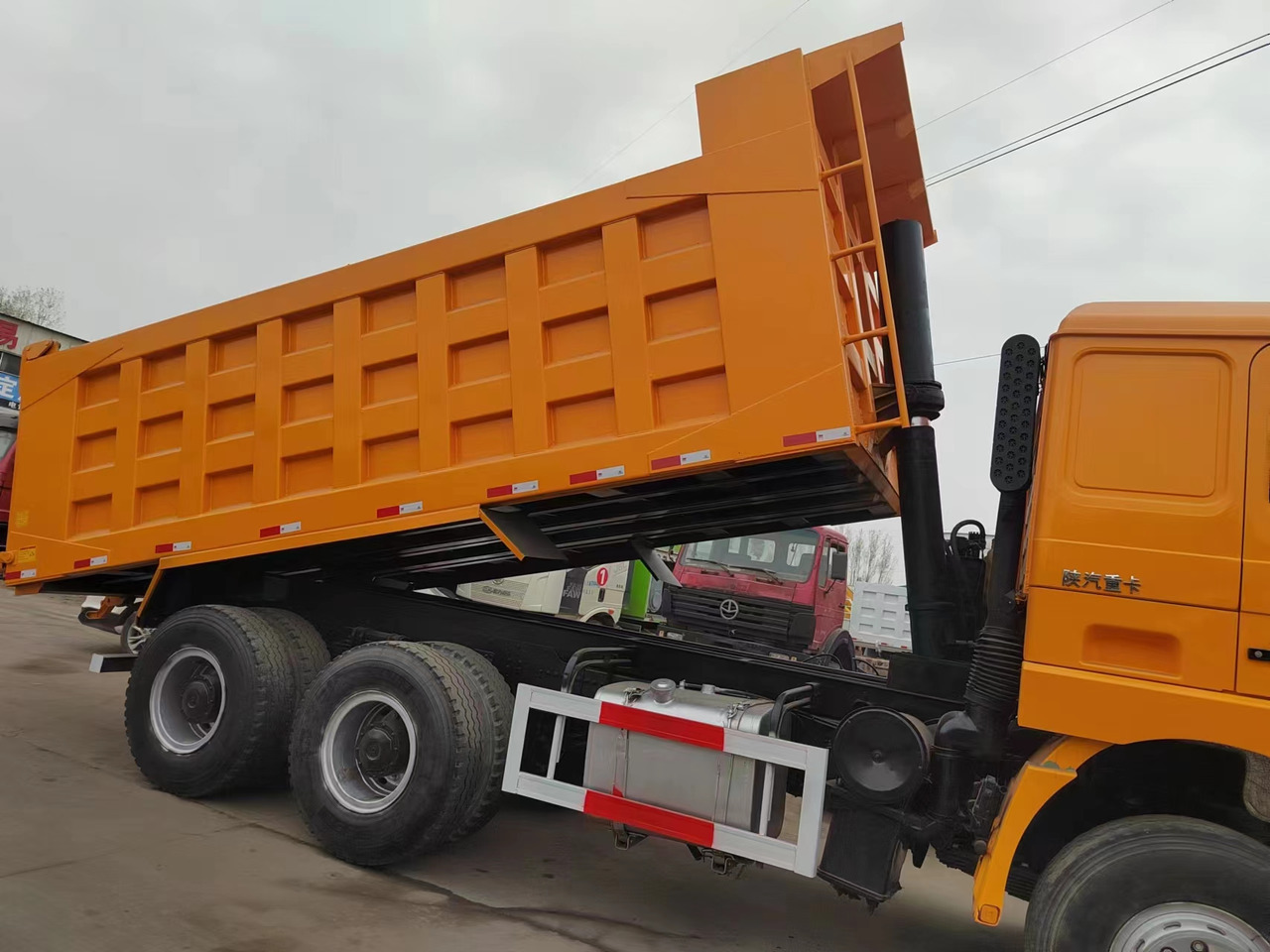 SHACMAN F3000 - Camion basculantă: Foto 3 SHACMAN F3000 - Camion basculantă: Foto 3