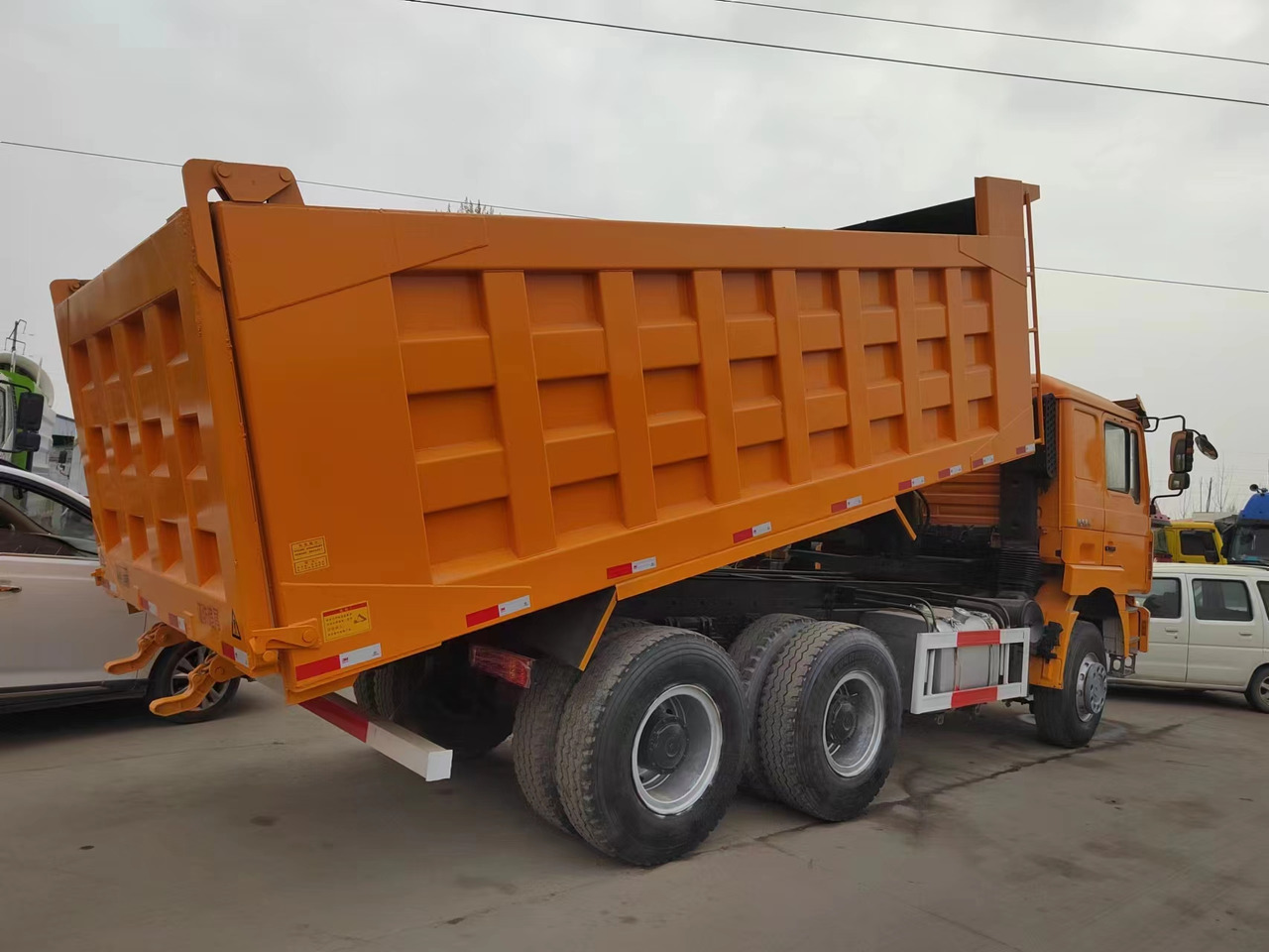 SHACMAN F3000 - Camion basculantă: Foto 4 SHACMAN F3000 - Camion basculantă: Foto 4