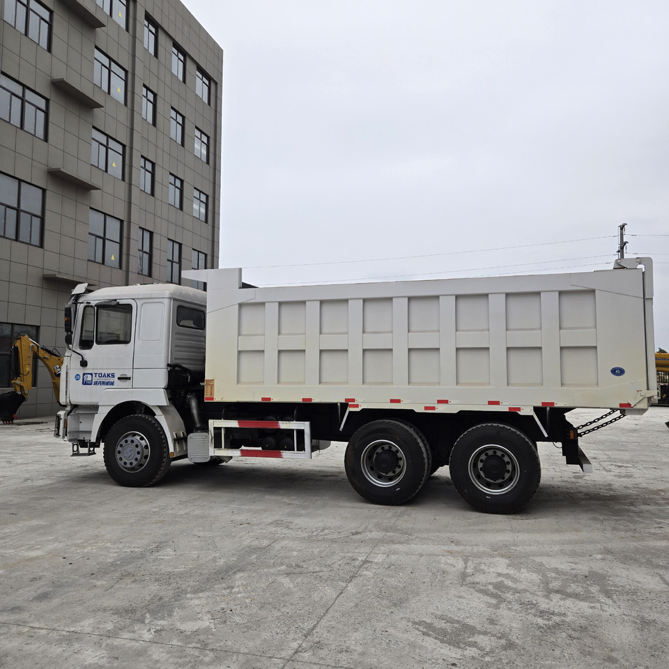 SINOTRUK F3000 6x4 RHD - Camion basculantă: Foto 3 SINOTRUK F3000 6x4 RHD - Camion basculantă: Foto 3
