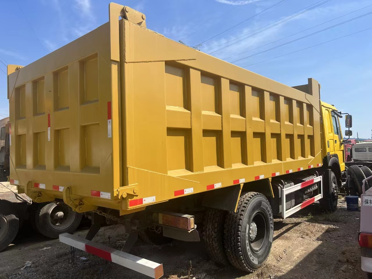 SINOTRUK HOWO 4x2 - Camion basculantă: Foto 3 SINOTRUK HOWO 4x2 - Camion basculantă: Foto 3