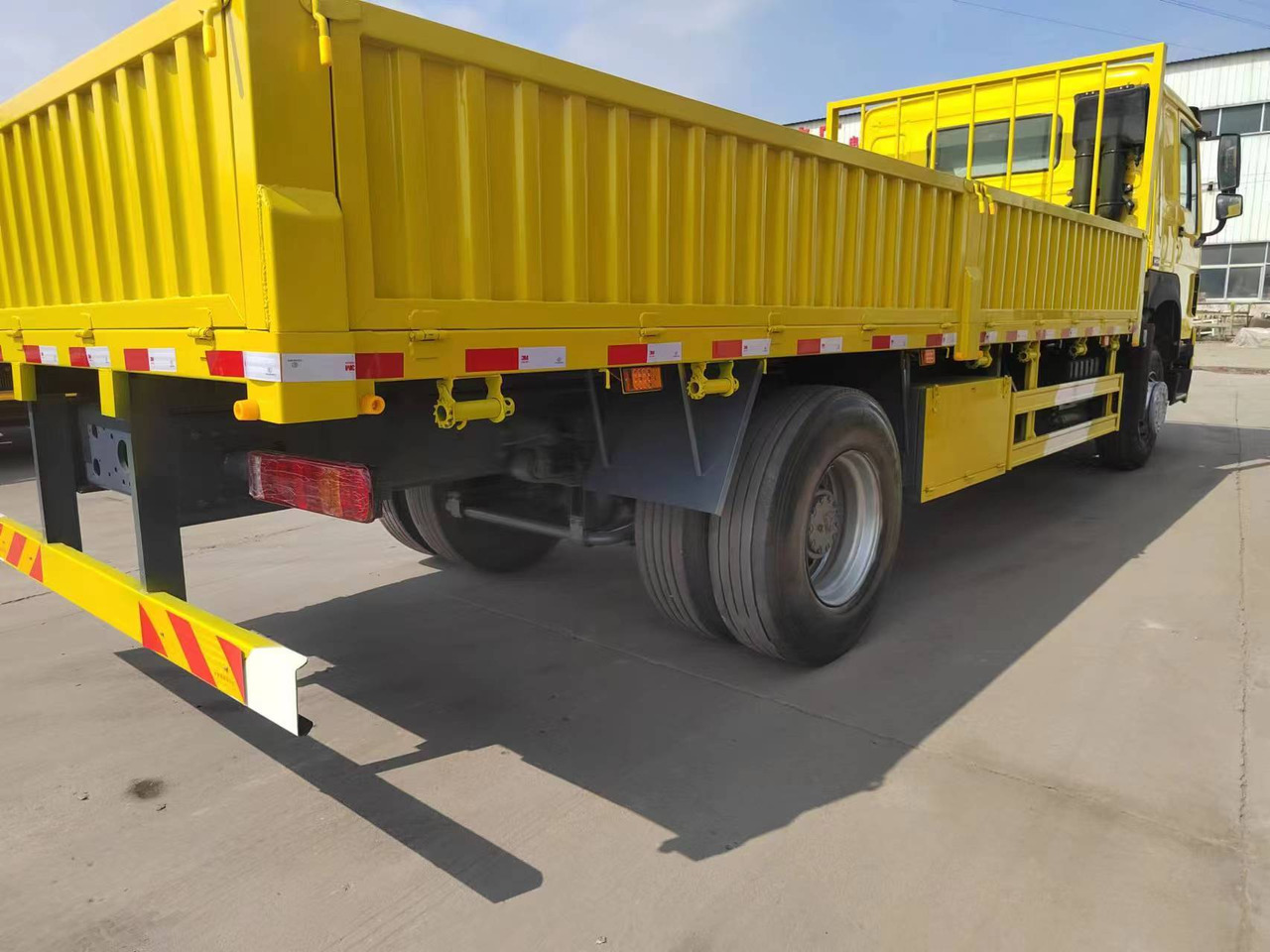 SINOTRUK HOWO 4x2 cargo truck - Camion basculantă: Foto 5 SINOTRUK HOWO 4x2 cargo truck - Camion basculantă: Foto 5