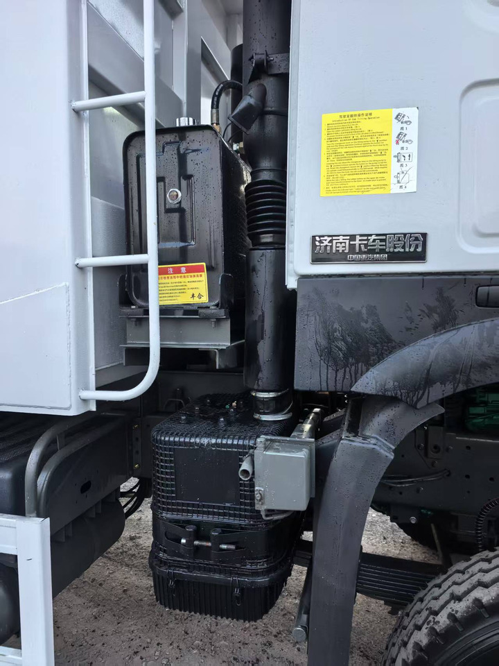 SINOTRUK HOWO 6x4 - Camion basculantă: Foto 5 SINOTRUK HOWO 6x4 - Camion basculantă: Foto 5