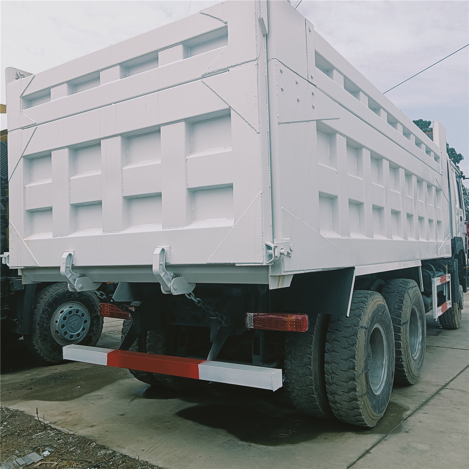 Camion basculantă SINOTRUK HOWO 6x4: Foto 8 Camion basculantă SINOTRUK HOWO 6x4: Foto 8