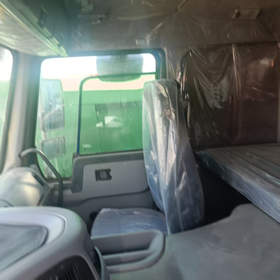 Camion basculantă SINOTRUK HOWO 8x4: Foto 7 Camion basculantă SINOTRUK HOWO 8x4: Foto 7