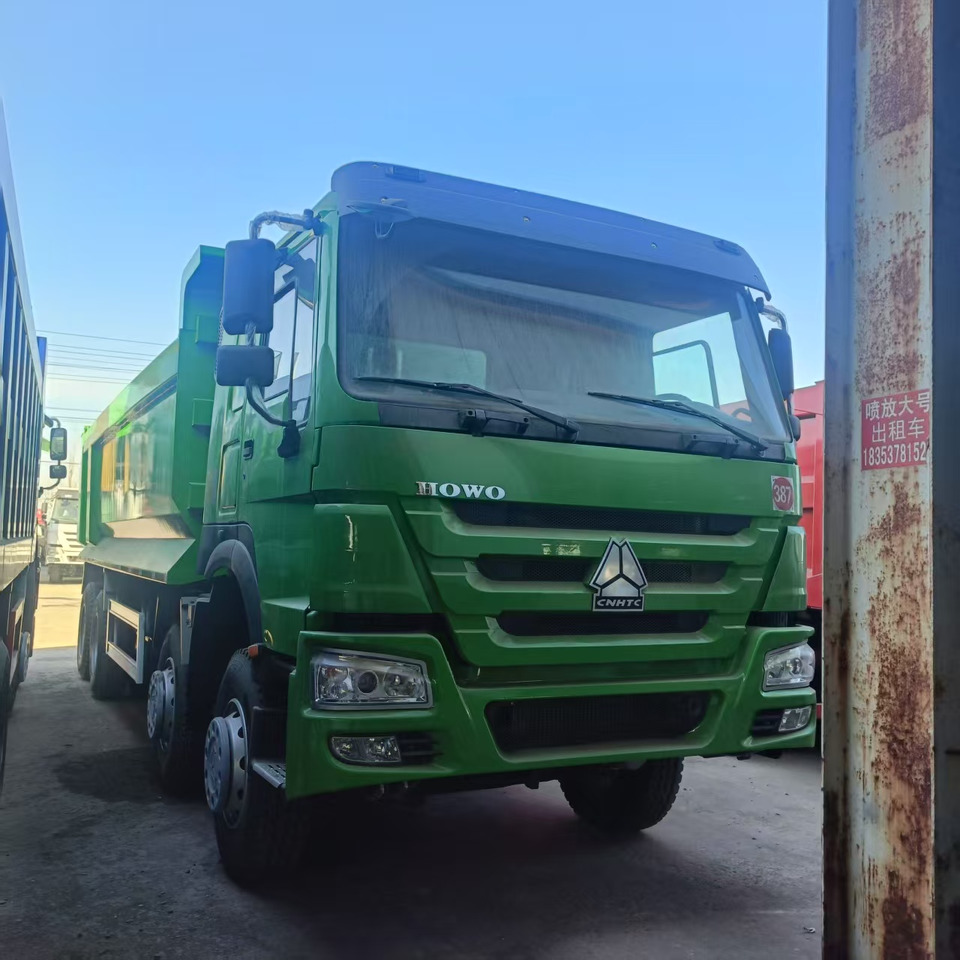SINOTRUK HOWO 8x4 - Camion furgon: Foto 3 SINOTRUK HOWO 8x4 - Camion furgon: Foto 3