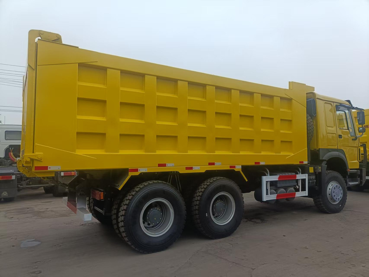 SINOTRUK HOWO - Camion basculantă: Foto 4 SINOTRUK HOWO - Camion basculantă: Foto 4