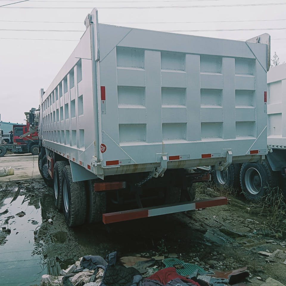 Camion basculantă SINOTRUK HOWO: Foto 9 Camion basculantă SINOTRUK HOWO: Foto 9