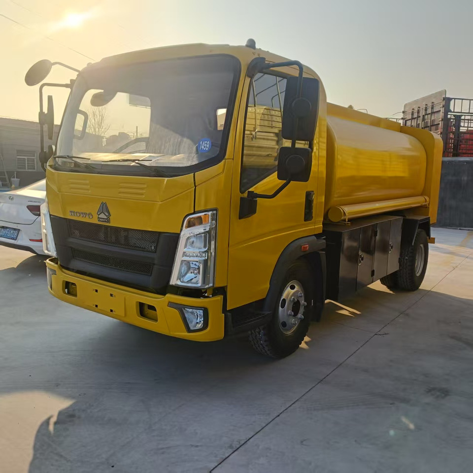 SINOTRUK HOWO - Camion cisternă: Foto 3 SINOTRUK HOWO - Camion cisternă: Foto 3