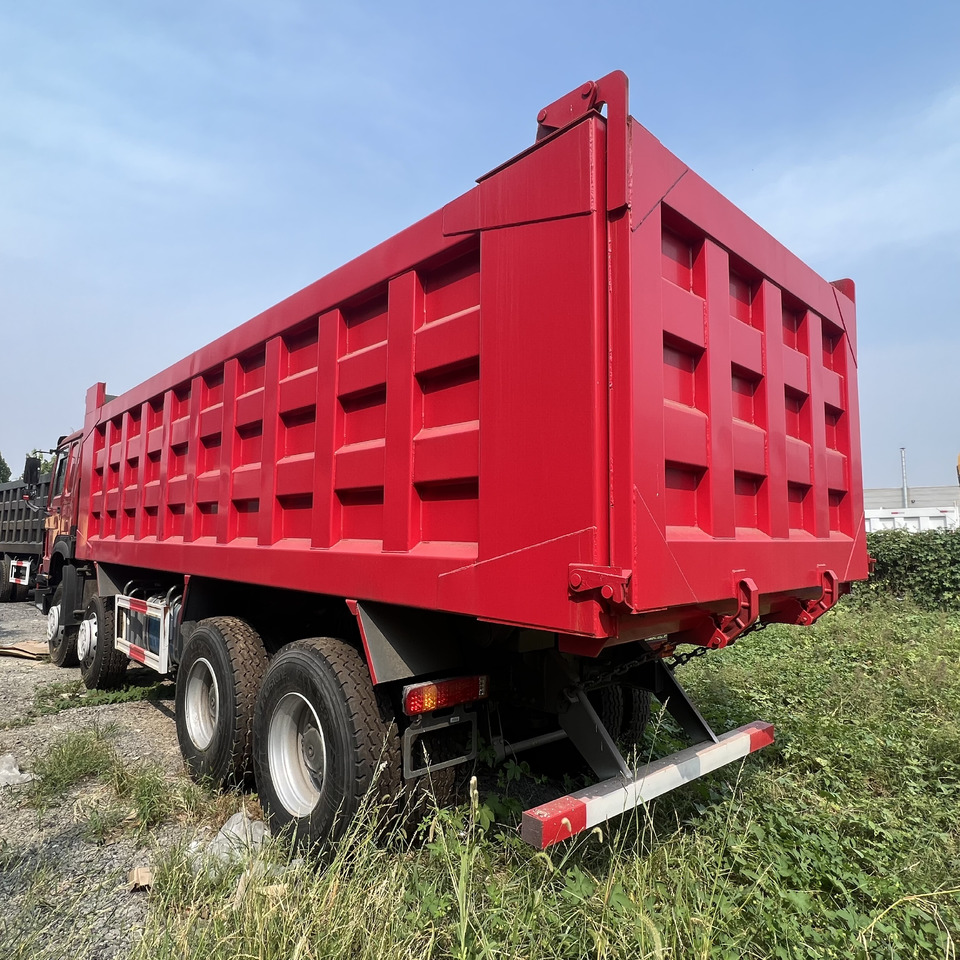 Camion basculantă SINOTRUK HOWO: Foto 6