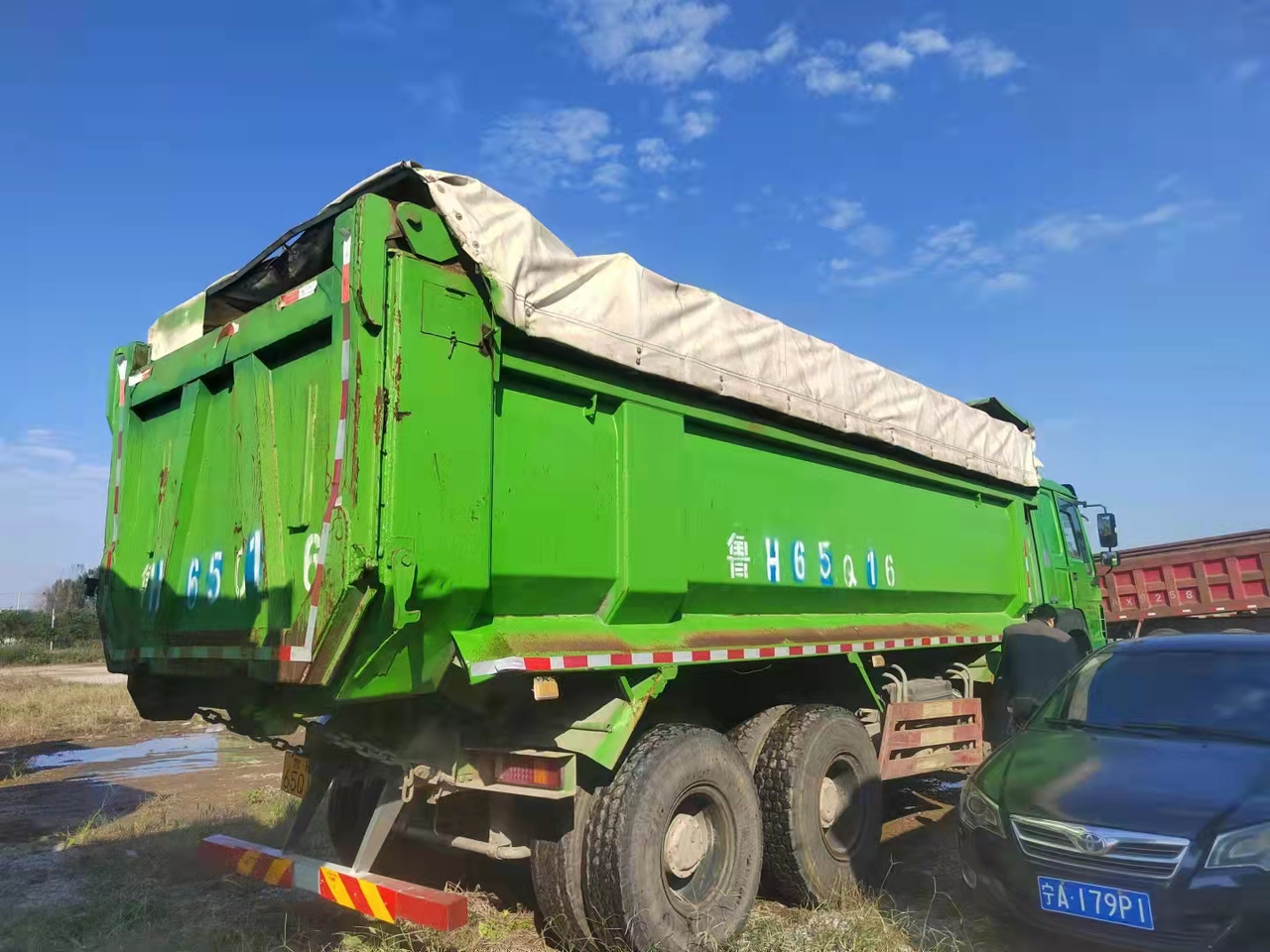 SINOTRUK HOWO - Camion furgon: Foto 1 SINOTRUK HOWO - Camion furgon: Foto 1