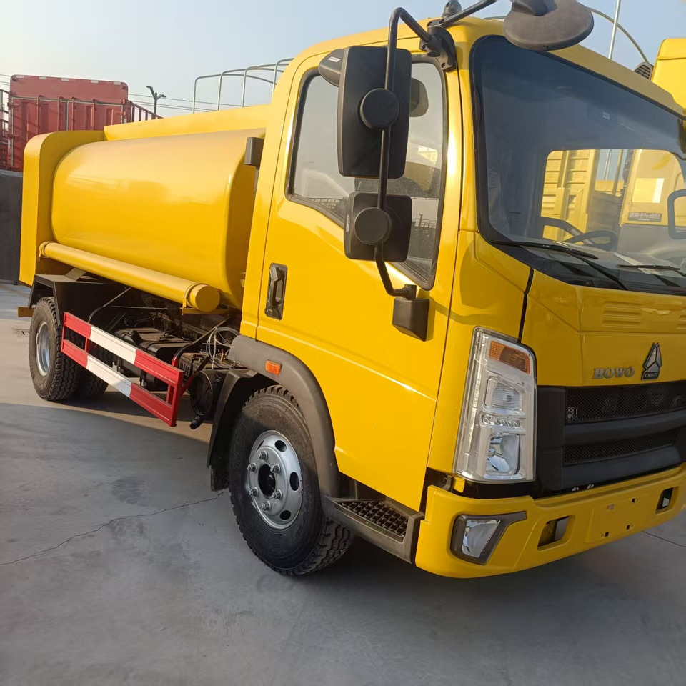 SINOTRUK HOWO - Camion cisternă: Foto 4 SINOTRUK HOWO - Camion cisternă: Foto 4