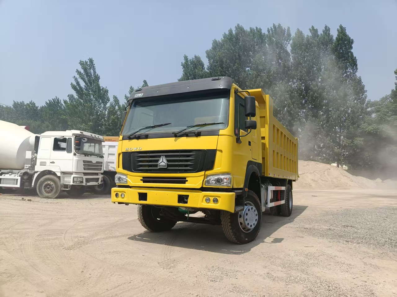 SINOTRUK Howo 4*2 - Camion basculantă: Foto 2 SINOTRUK Howo 4*2 - Camion basculantă: Foto 2