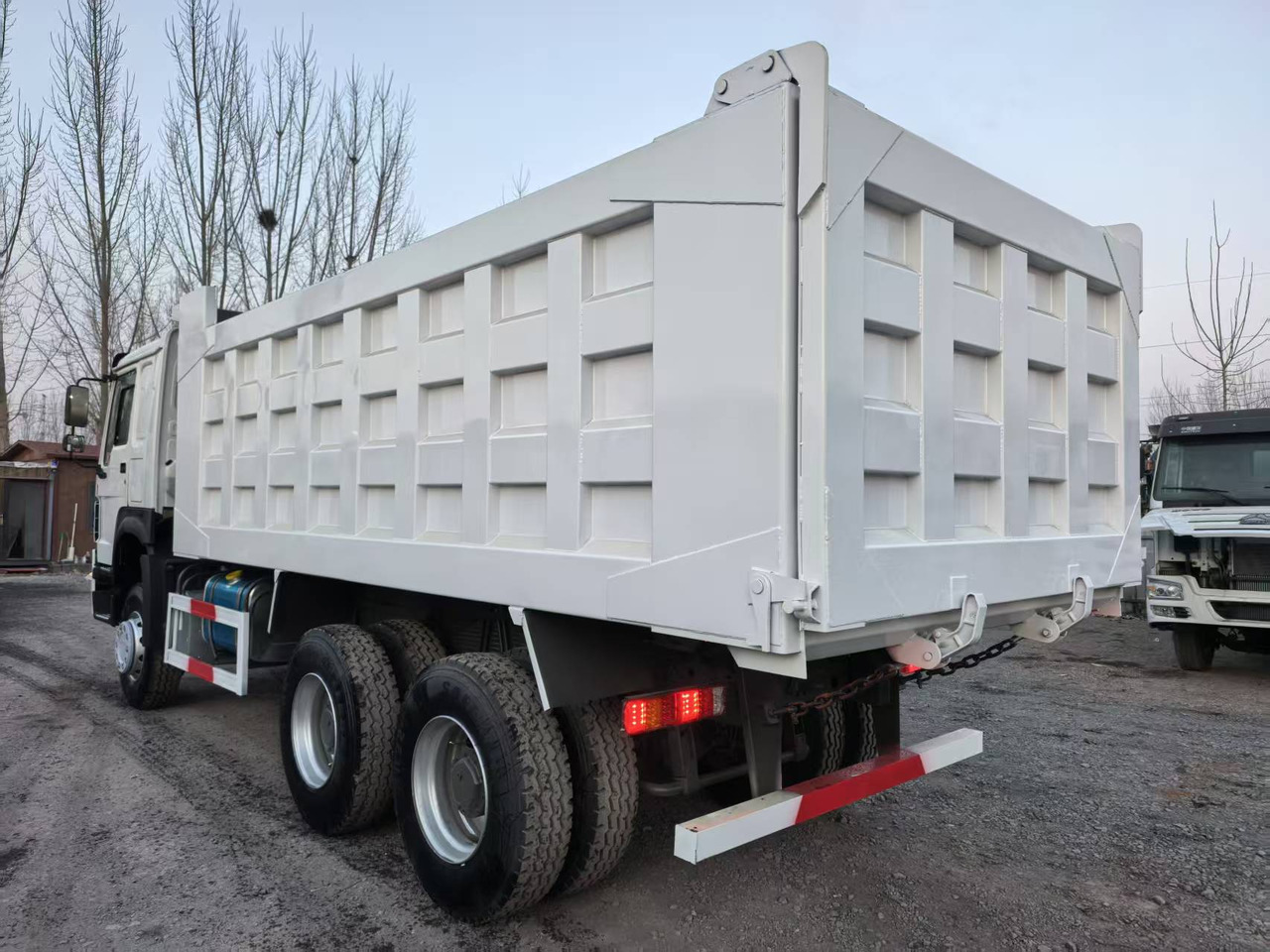 SINOTRUK Howo 6*4 - Camion basculantă: Foto 5 SINOTRUK Howo 6*4 - Camion basculantă: Foto 5