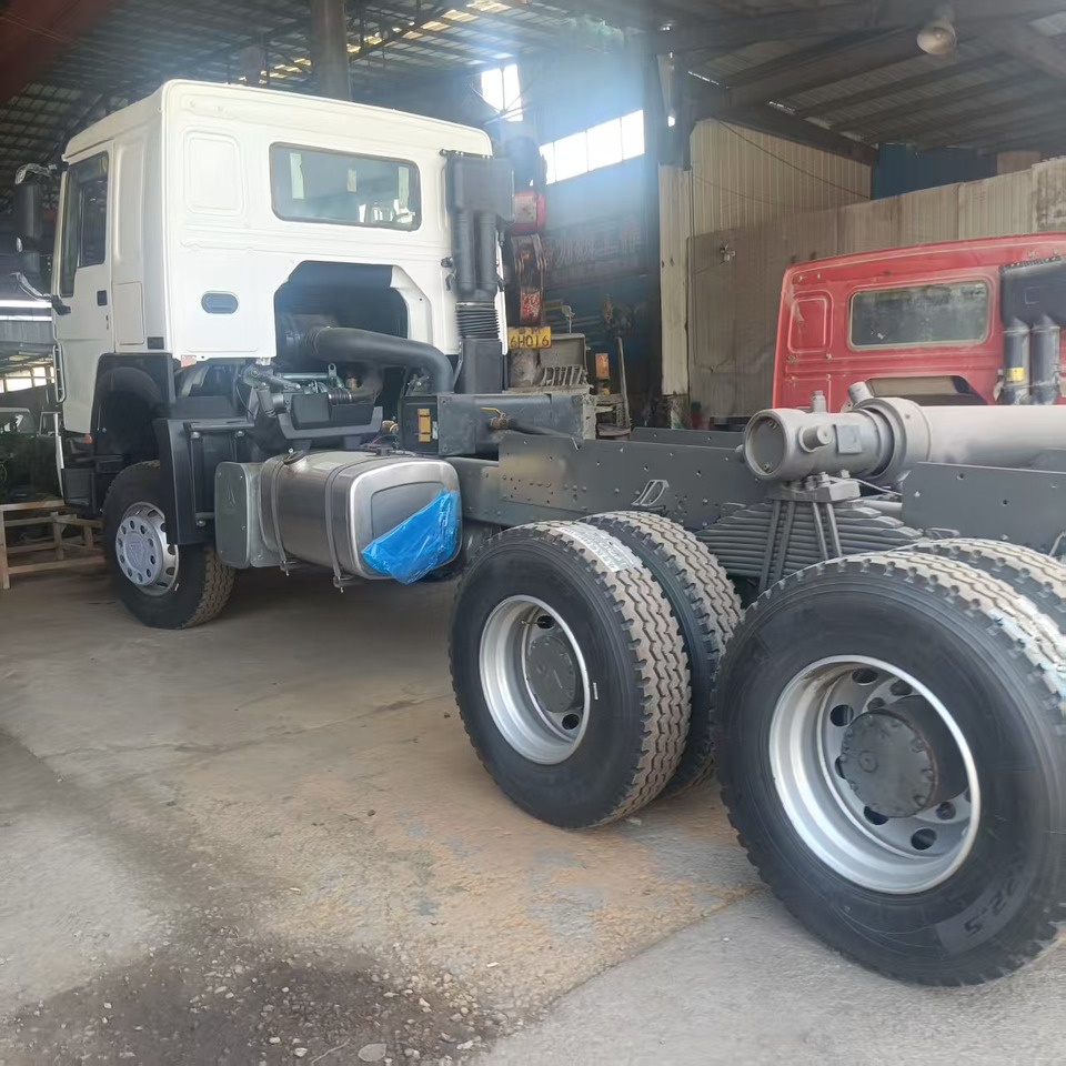 SINOTRUK HOWO - Utilaje constructii: Foto 3 SINOTRUK HOWO - Utilaje constructii: Foto 3