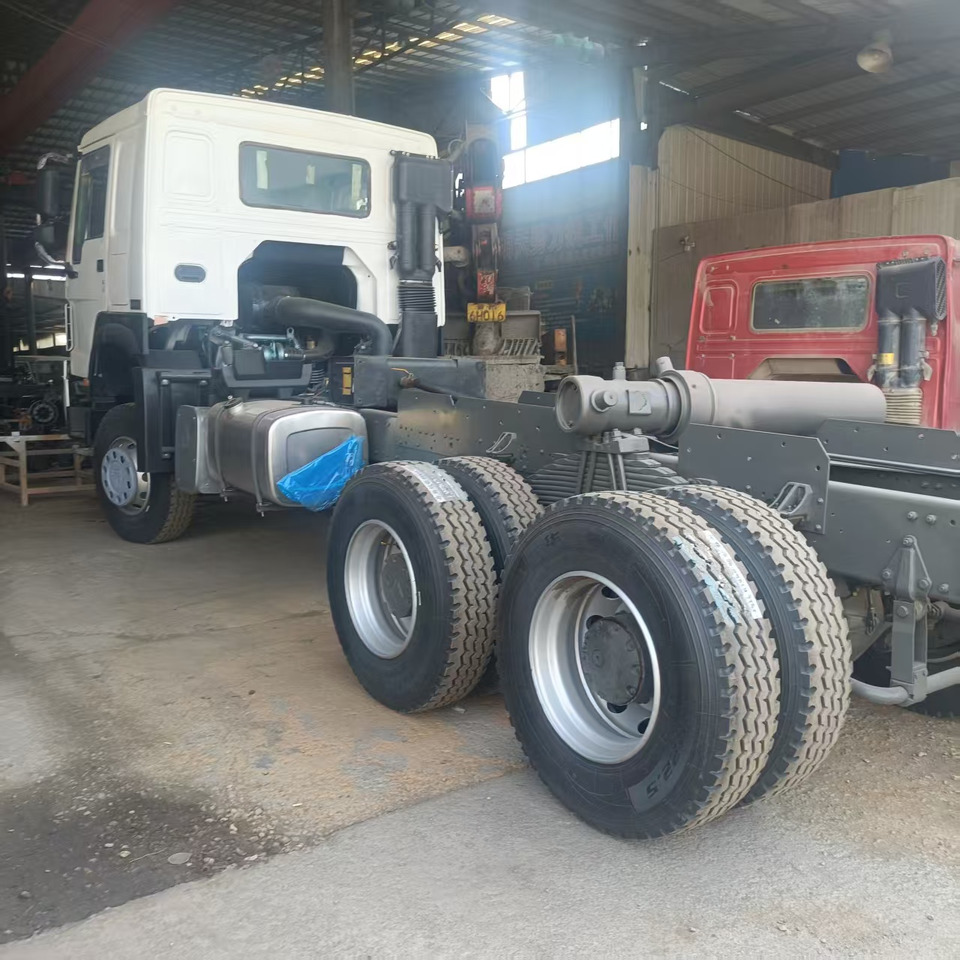 SINOTRUK HOWO - Utilaje constructii: Foto 4 SINOTRUK HOWO - Utilaje constructii: Foto 4