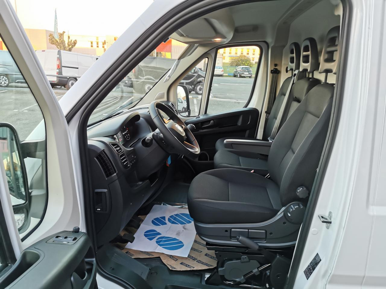 FIAT Ducato Tôlé Maxi 3.5 XL H2 2.2 - 140 S&S III FOURGON TOLE Fourgon Tôlé - Dubă: Foto 5 FIAT Ducato Tôlé Maxi 3.5 XL H2 2.2 - 140 S&S III FOURGON TOLE Fourgon Tôlé - Dubă: Foto 5